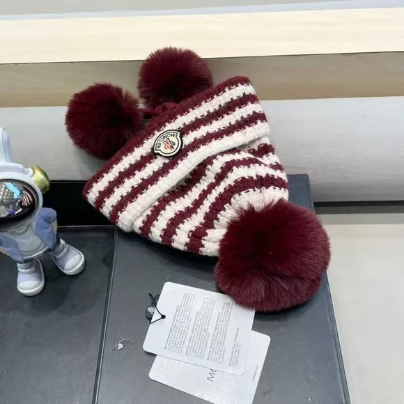 Moncler Red and white pom pom beanie - Picture 5 of 6